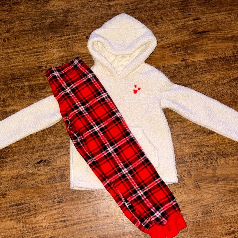 Cozy plaid pjs set 6/6x ❤️